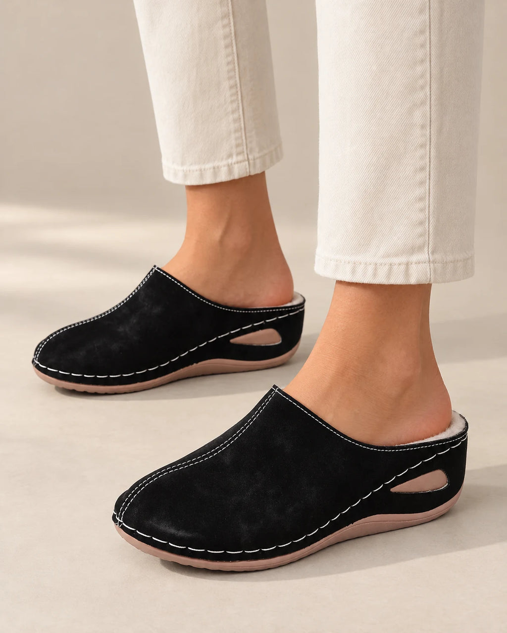 womens slippers – Black