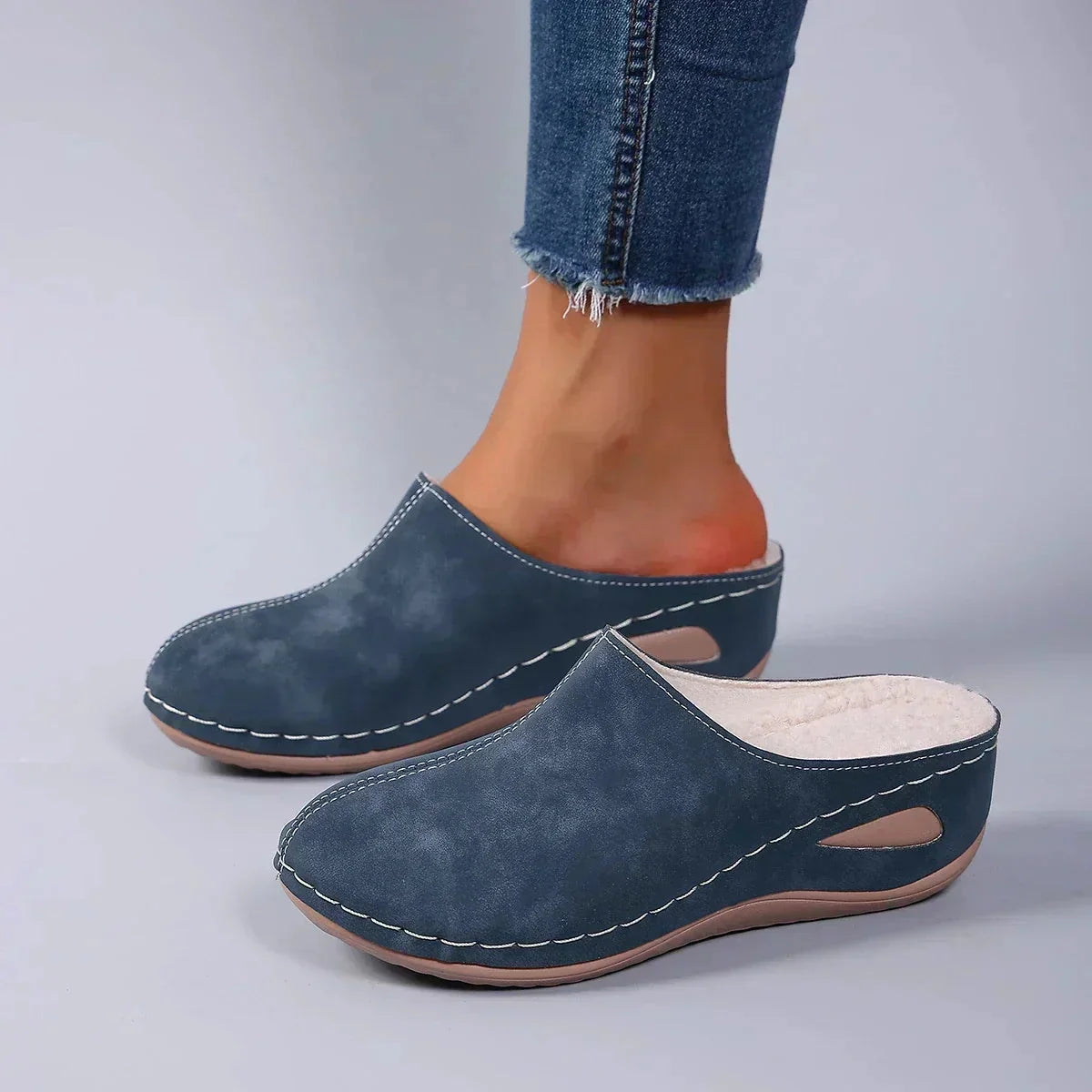 womens slippers – Black