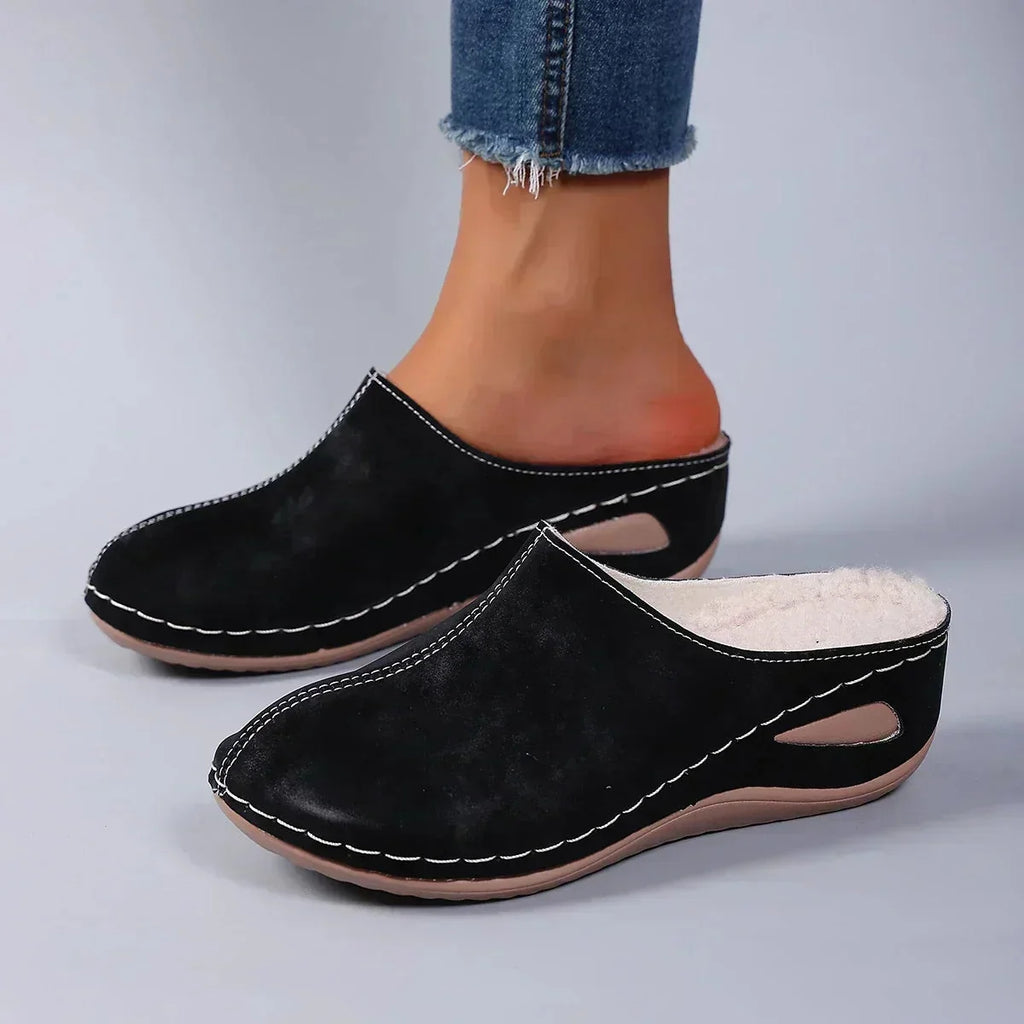 womens slippers – Black