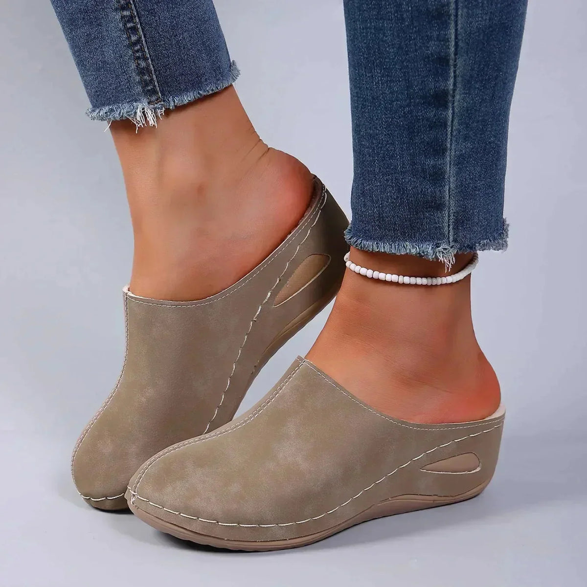 womens slippers – Black