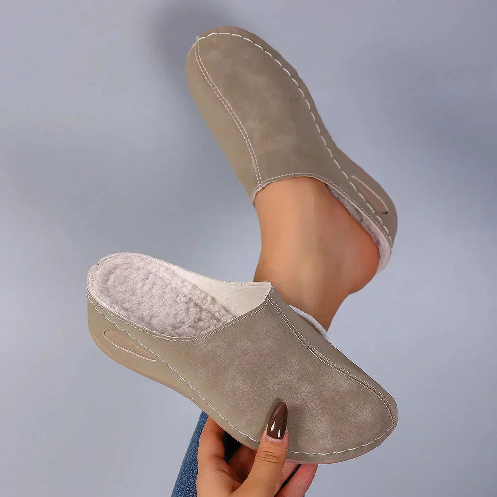 womens slippers – Brown