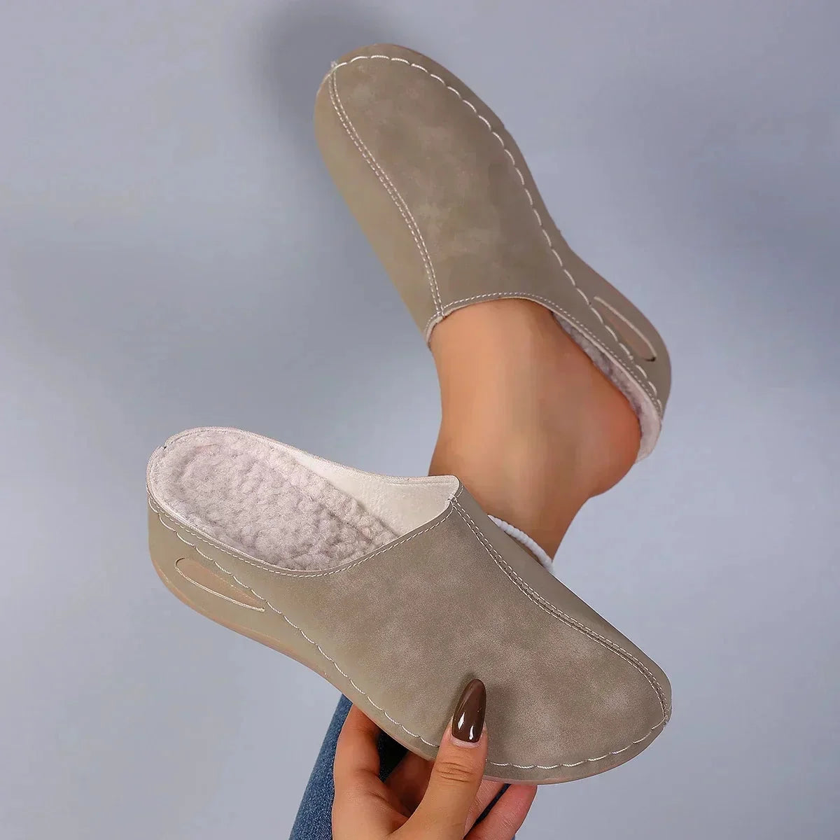 womens slippers – Brown