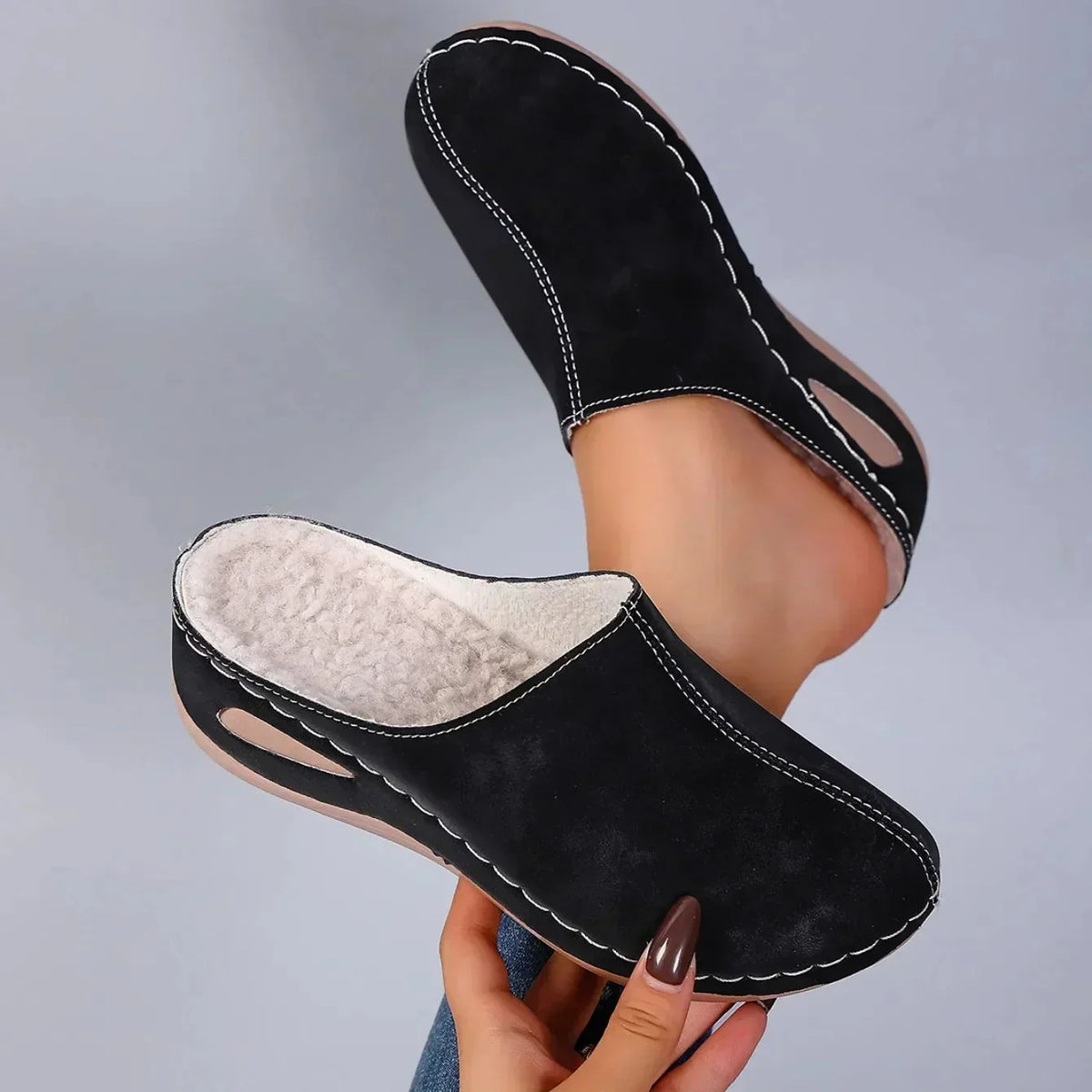 womens slippers – Black