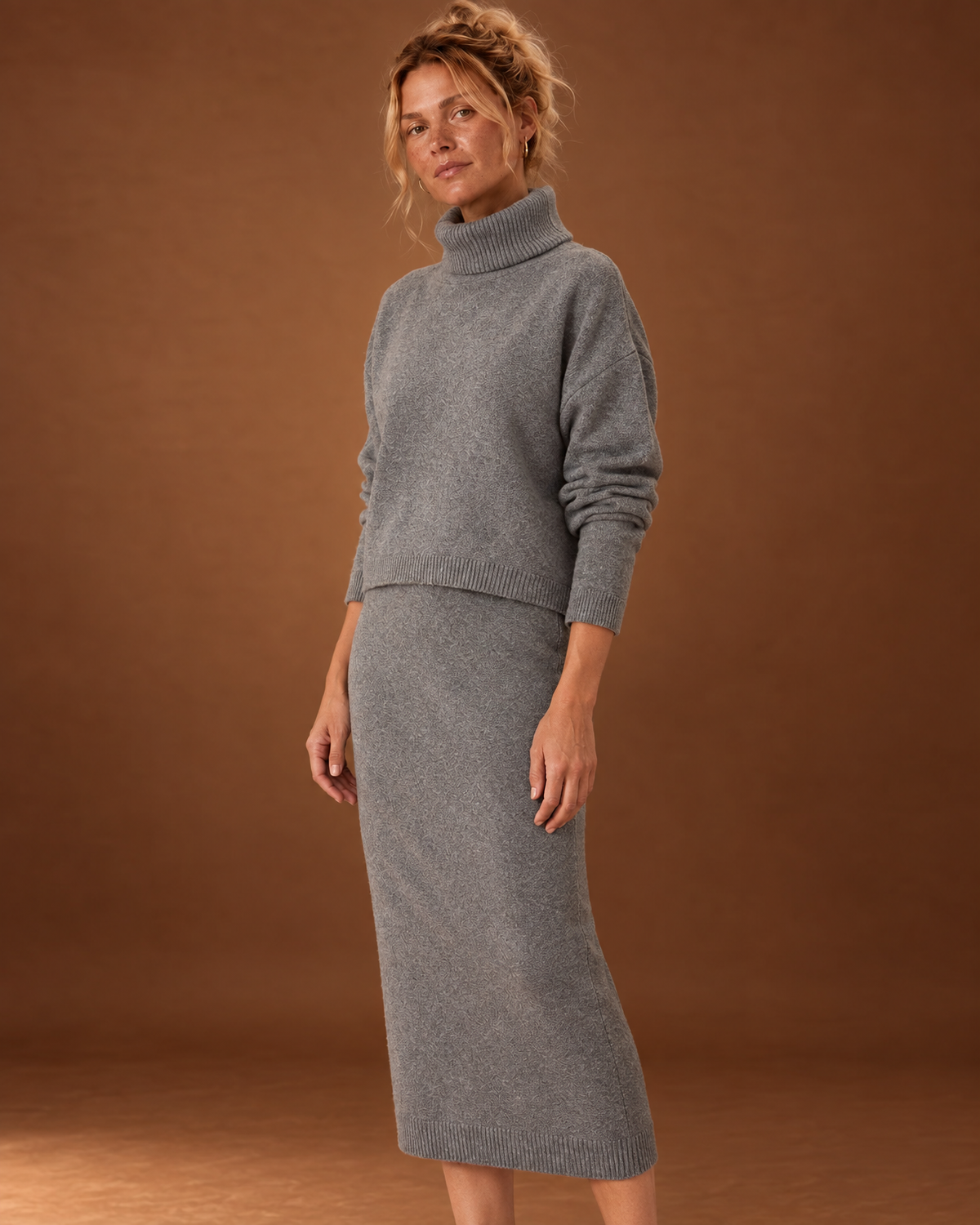 Magnolia Knit Set in Grey, detail view